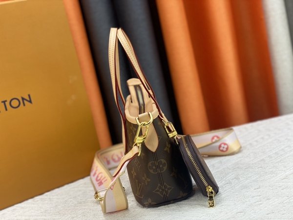 ルイヴィトンバッグ側面デザイン